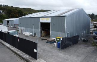 Highly functional warehouse and secure yard