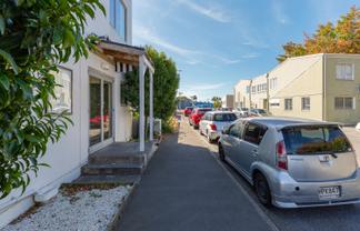 Modern Fringe-CBD Showroom/Warehouse & Office