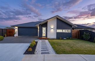 43 Chambers Avenue, Ravenswood