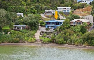 16 Bush Point Road, Taipa