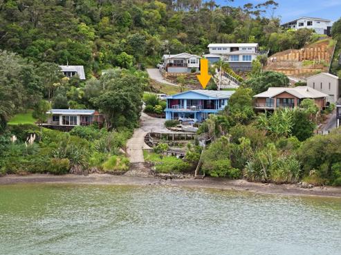 16 Bush Point Road, Cable Bay
