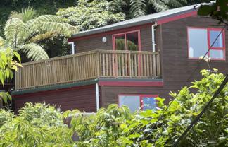 4/18 Hinau Road (2x bedroom with garage), Hataitai