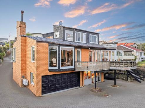 1 Churchill Road, Murrays Bay
