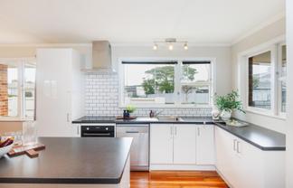 5 Sutherland Crescent, Westbrook