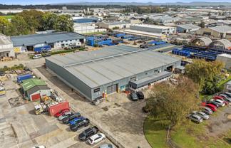Hard-working Warehouse with Yard, Power & Gantries