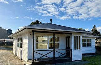 133 Clayton Road, Mangakakahi