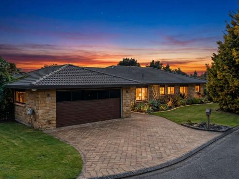 15 Brook Place, Springfield