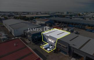 AIRPORT OAKS | SECURE & READY TO MOVE IN