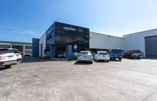 1,255m² Industrial  with Huge Paramount Dr Frontage