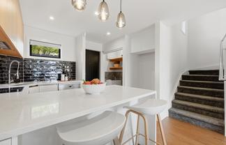 2/19 Trias Road, Totara Vale