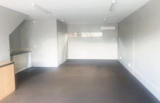 Tidy Ground Floor Office | 72 m2