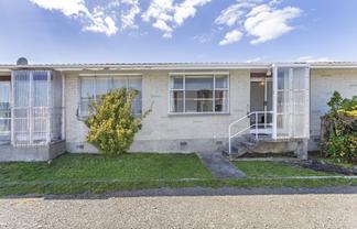 2/14 Jillet Street, Titahi Bay