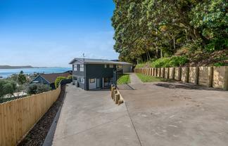 236 Whangaparaoa Road, Red Beach