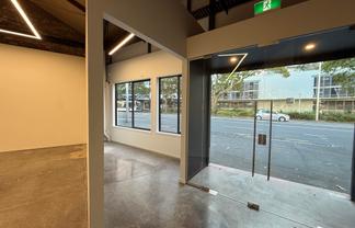 TIDY CENTRAL CITY SHOWROOM OR OFFICE
