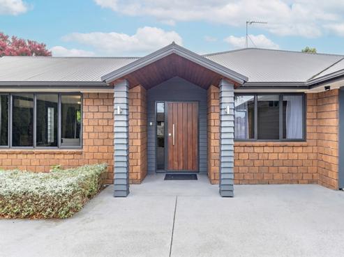 48 Wiltshire Drive, Huntington