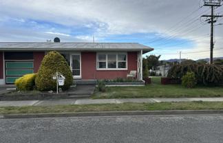 1/2  Newbourne Crescent, Redwoodtown