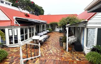 CHARACTER SPACE WITH COURTYARD
