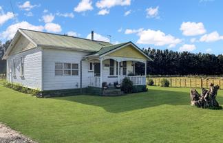 127 College Road, Hexton