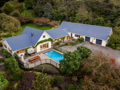 102 Bulls Run Road, Moonshine Valley