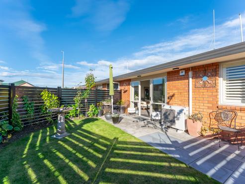 2/21 Preston Street, West End