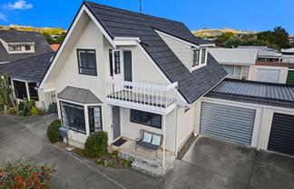2/37 Middle Road, Havelock North