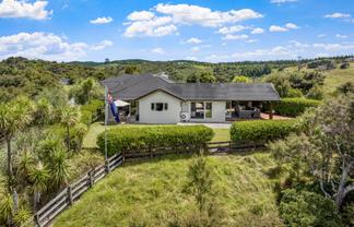 240 Three Oaks Drive, Dairy Flat