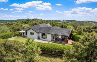240  Three Oaks Drive, Dairy Flat