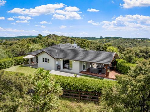 240 Three Oaks Drive, Dairy Flat