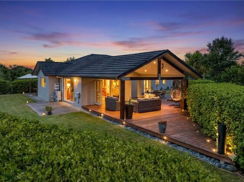 240 Three Oaks Drive, Dairy Flat
