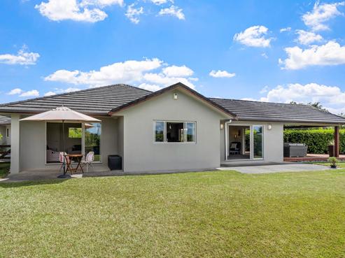 240 Three Oaks Drive, Dairy Flat