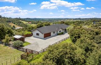 240 Three Oaks Drive, Dairy Flat