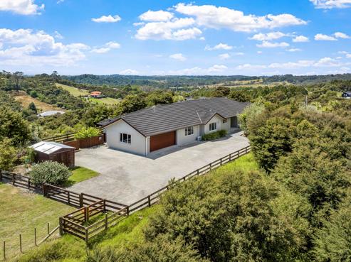 240 Three Oaks Drive, Dairy Flat