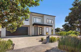 13 Caldera Drive, Long Bay