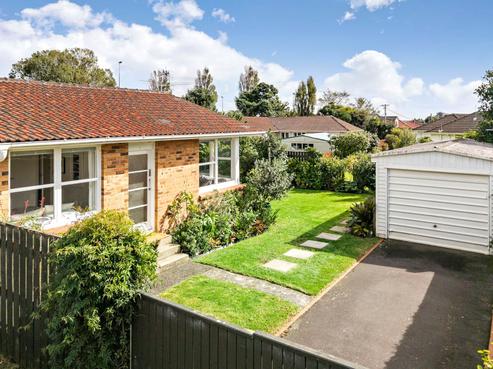 4/11 Preston Avenue, Mount Albert