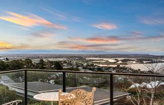 1/164 Soleares Avenue, Mount Pleasant