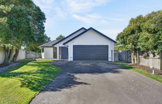 8 Oldham Place, Darfield