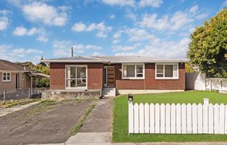11 Emerson Road, Clover Park