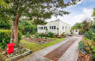 70 Savage Crescent, West End