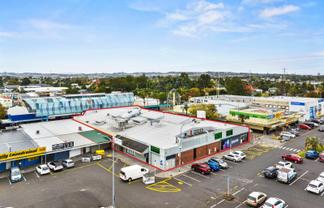 Prime multi-tenanted town centre asset