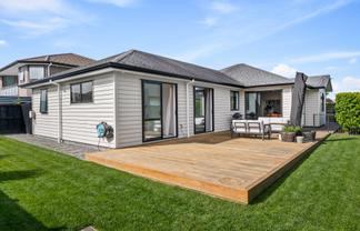 16 Sir Lincoln Drive, Kumeu