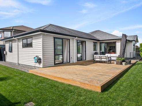 16 Sir Lincoln Drive, Kumeu