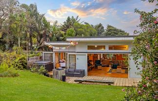 18 Tasman View Road, Bethells Beach