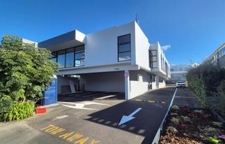 REFURBISHED OFFICE IN THE HEART OF TAKAPUNA
