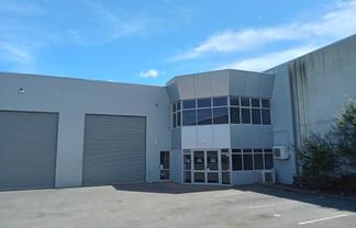 GRUNTY LIVE AND WORK
