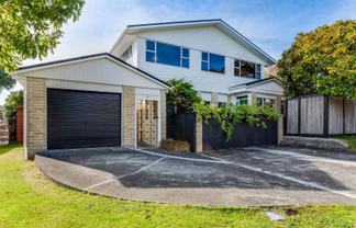 11 Spinnaker Drive, Whitby