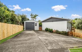 2/342C Royal Road, Massey
