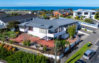 97 Easther Crescent, Kew