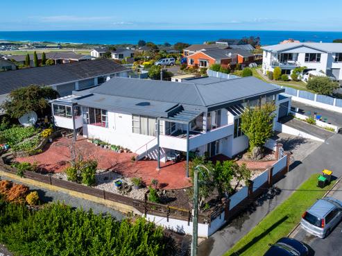 97 Easther Crescent, Kew