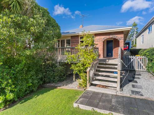 8 Galloway Street, Mornington