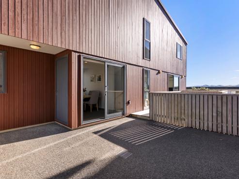 107 Woodridge Drive, Woodridge